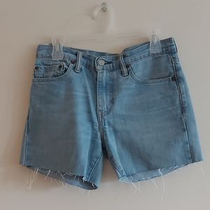 Moving sale!🛻- Levi's cottage craft cut off shorts